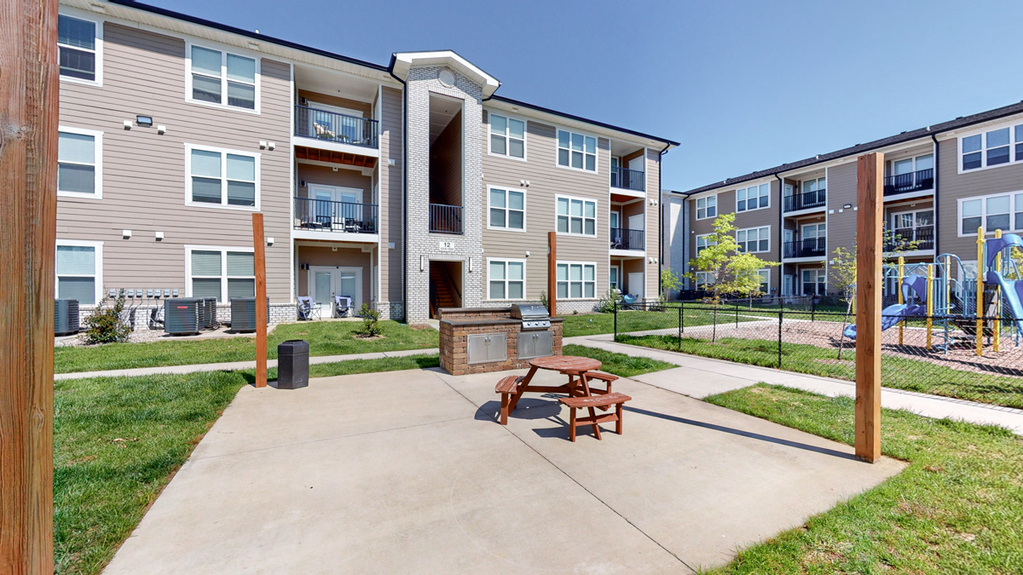 Lakeside Gardens Apartments 4 of 12