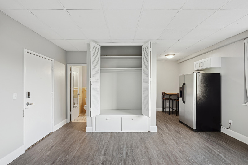 Barbizon Apartments 7 of 12