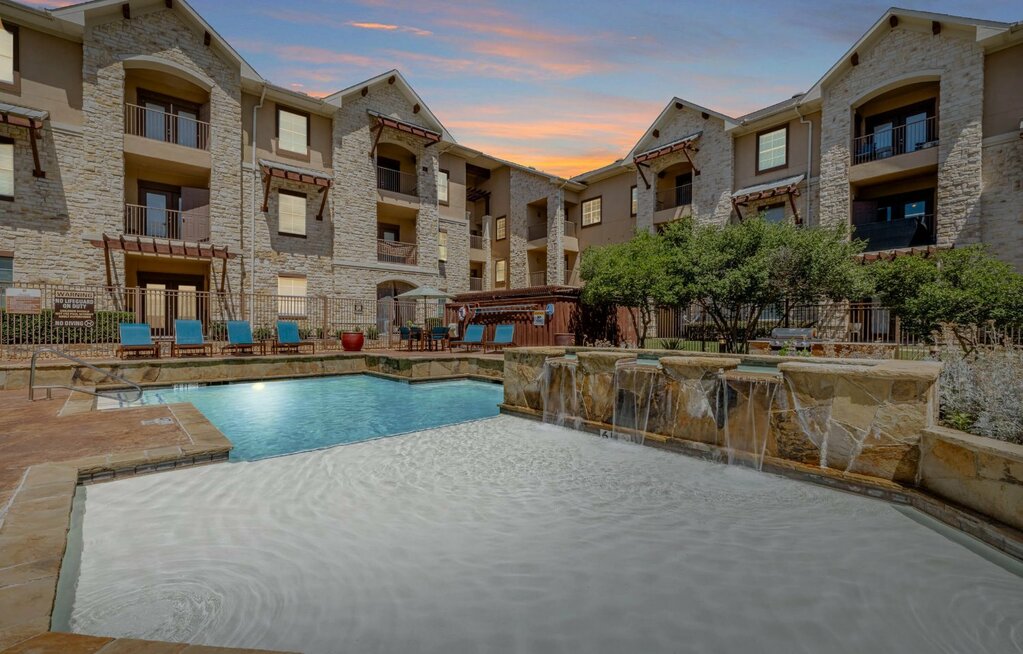 Arioso Apartments & Townhomes 5 of 12