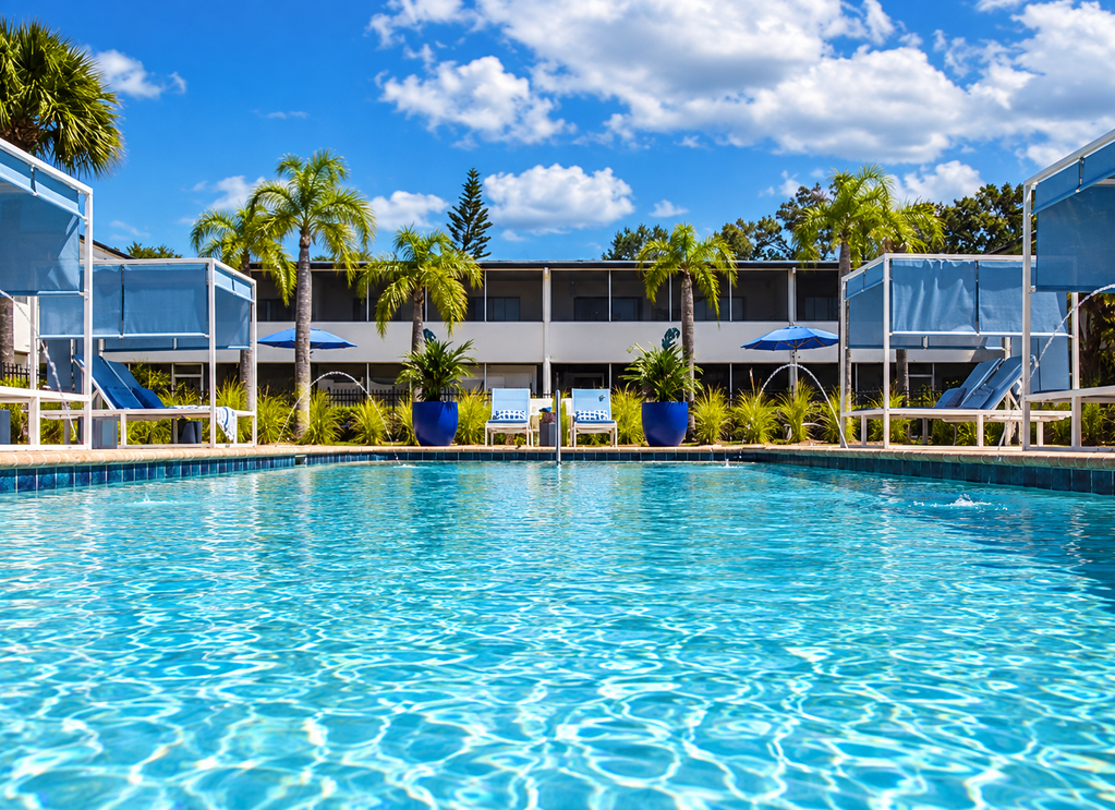 Pool at The Oceanaire (2 of 3)