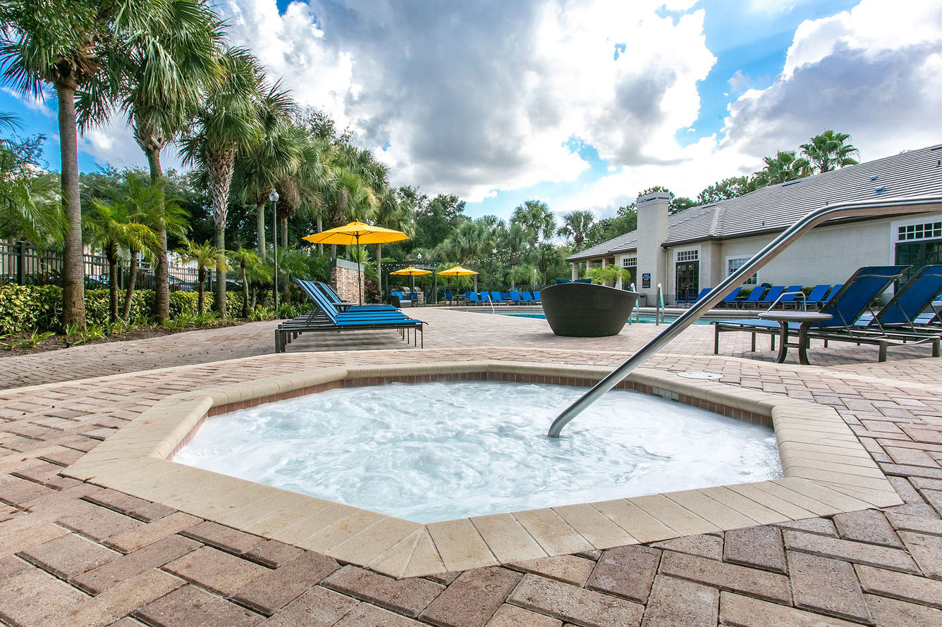 Pool at Alvista Metrowest (5 of 8)
