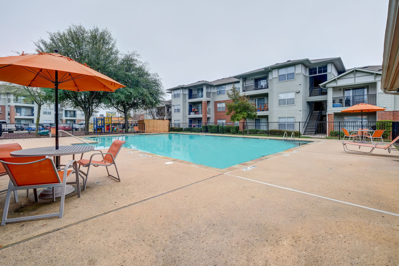 Pool at Flats at Five Mile Creek (2 of 4)