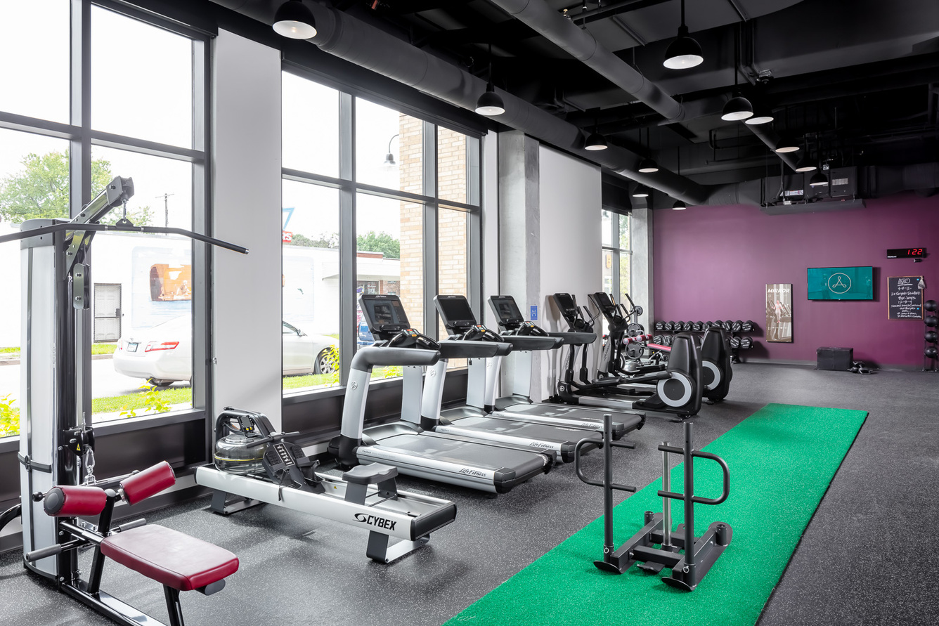 Gym at Harper (1 of 2)