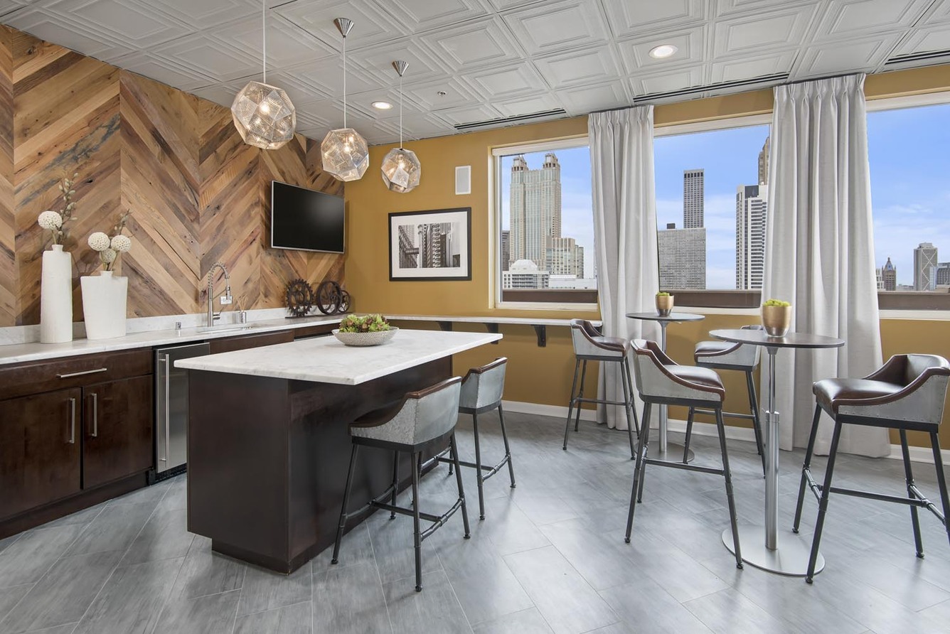 Chestnut Tower Apartments 6 of 12