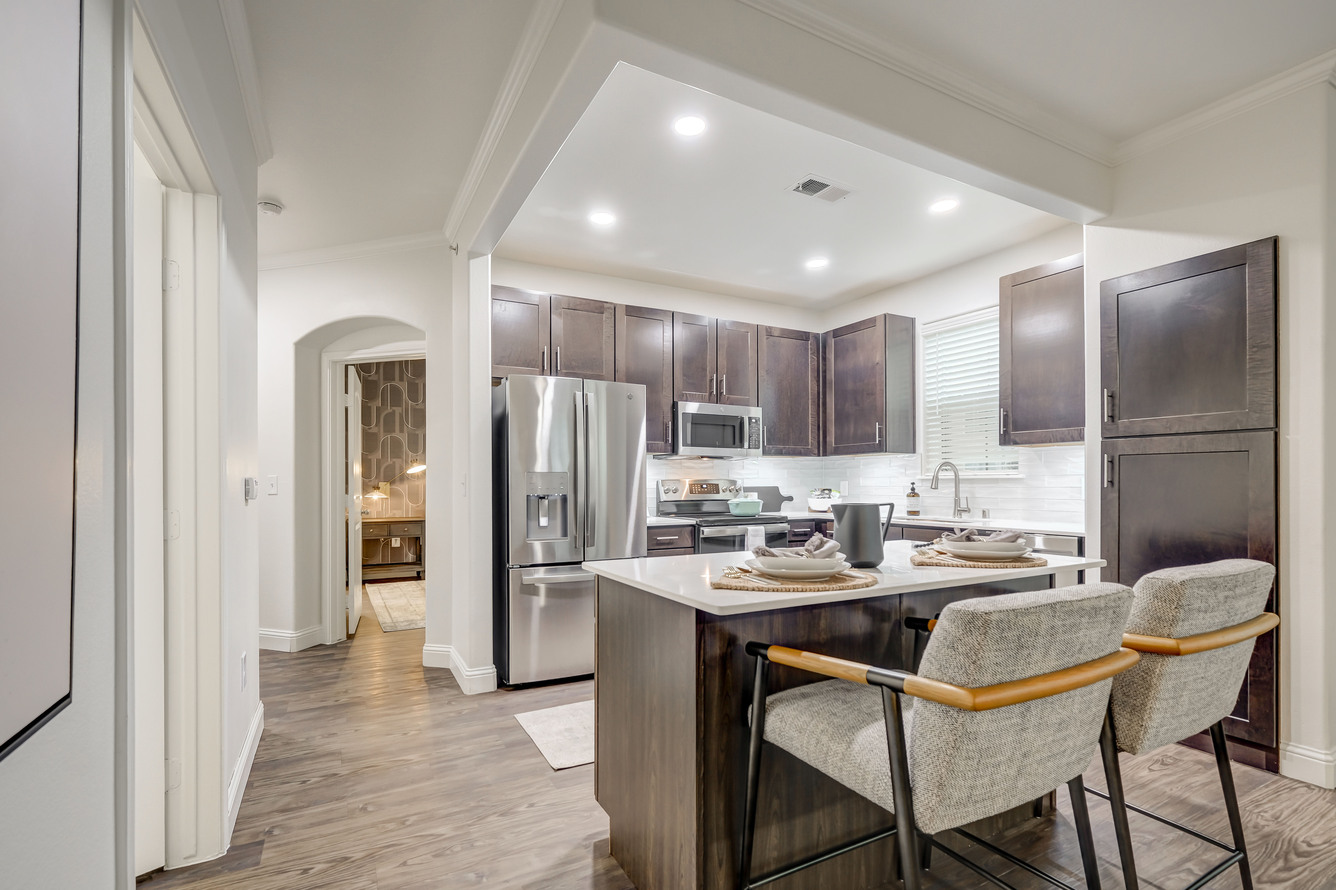 La Villita Lakeside & Landings Apartment Homes 2 of 12