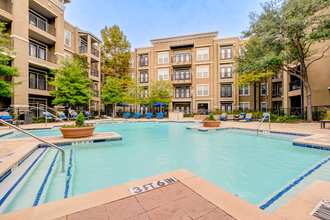 Pool at Via Las Colinas (6 of 8)