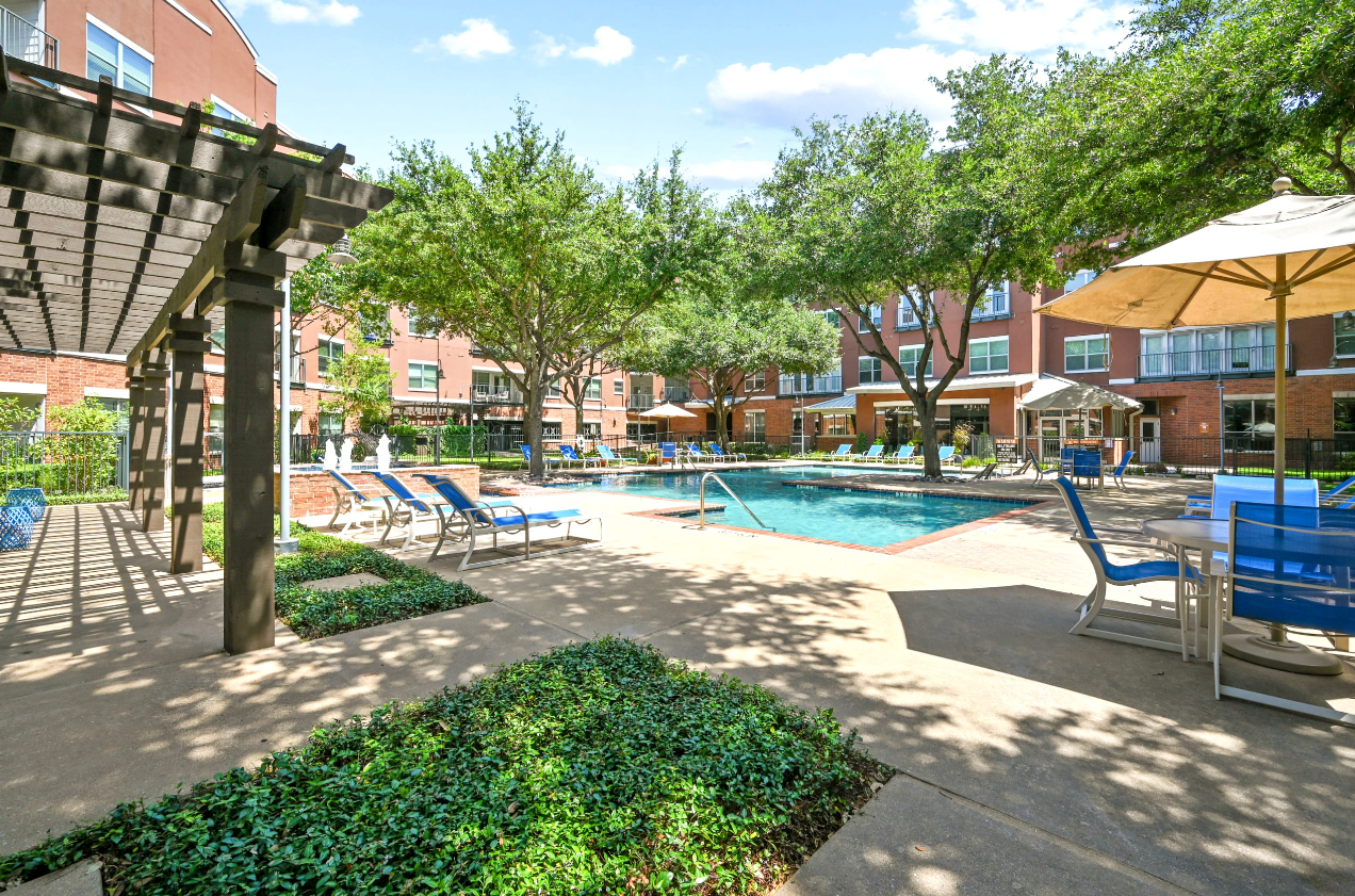 5225 Maple Avenue Apartments 7 of 12