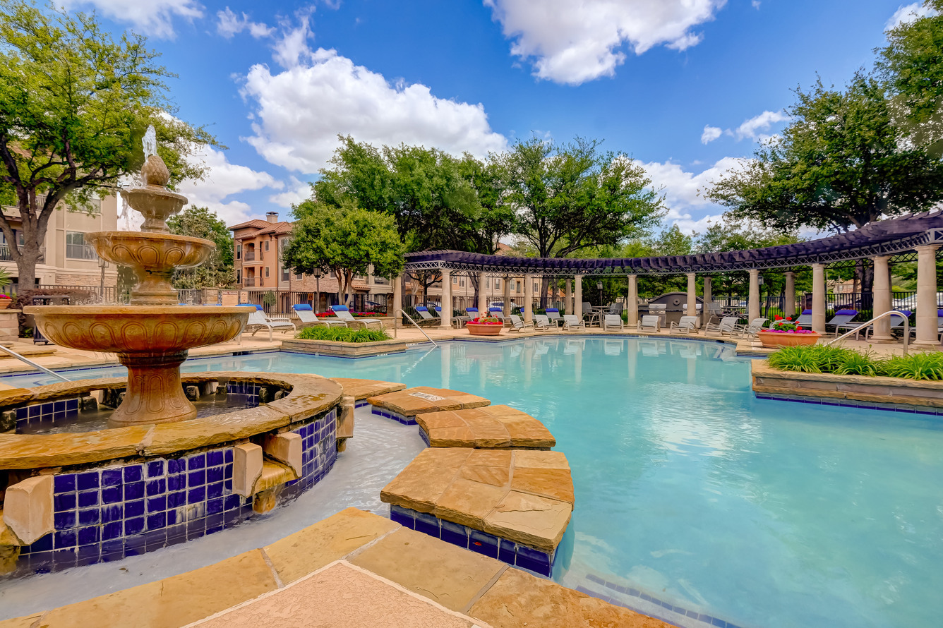 Pool at La Villita Lakeside & Landings Apartment Homes (8 of 8)