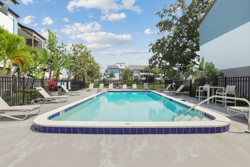 Pool at The Lennox (5 of 8)