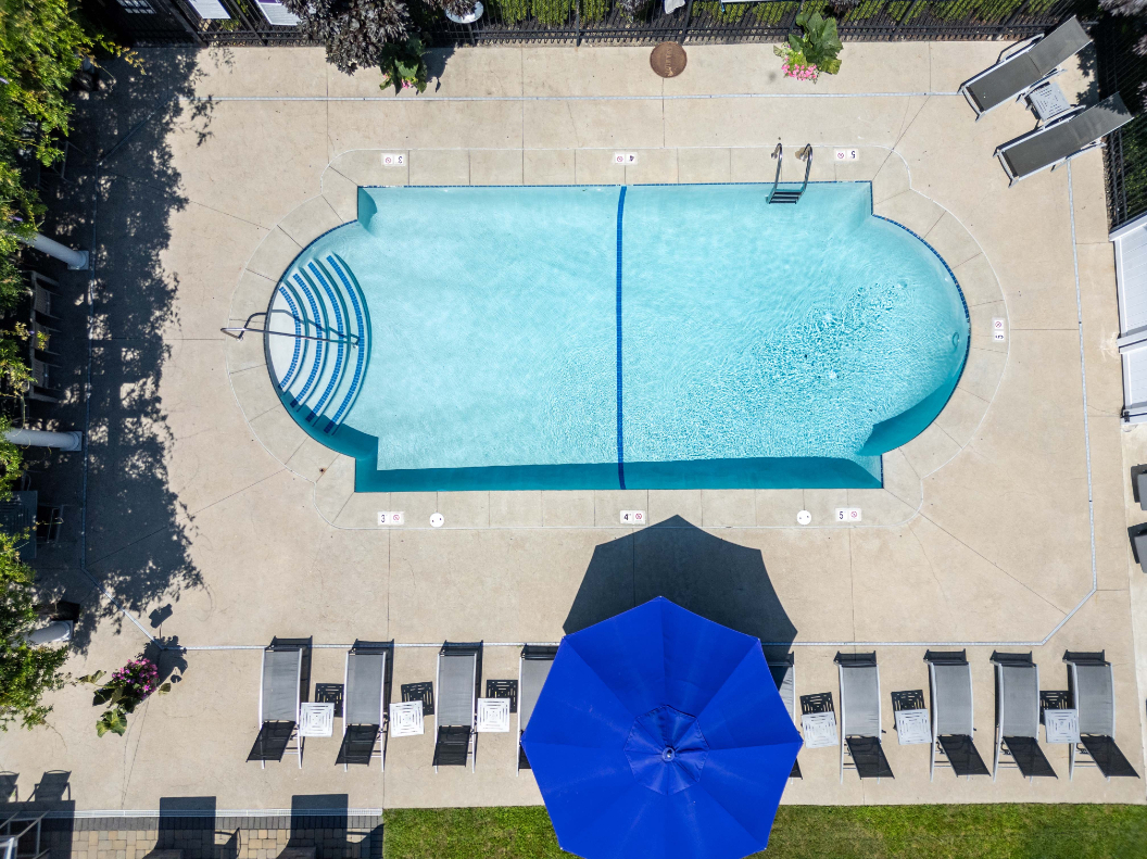 Pool at Wellington Place (4 of 8)