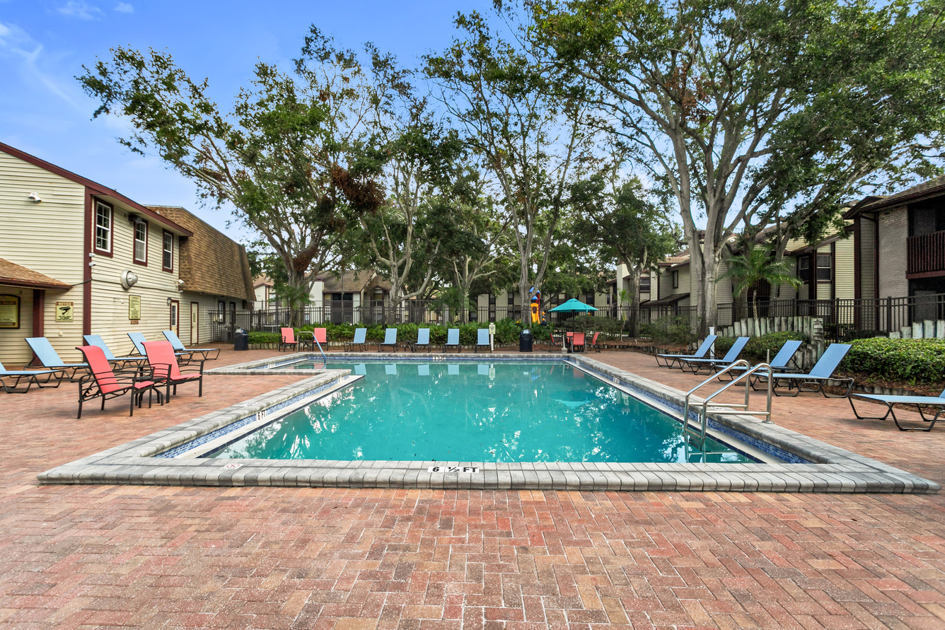 Pool at Harbourtowne at Countrywoods (3 of 5)