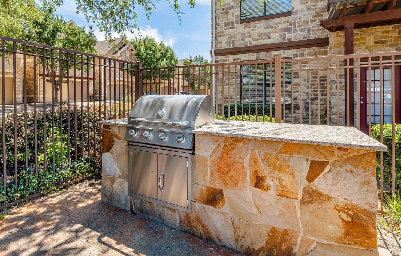 Grill area at Arioso Apartments & Townhomes