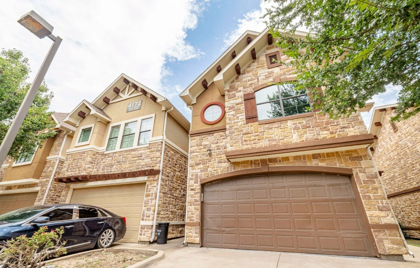 Arioso Apartments & Townhomes 10 of 12