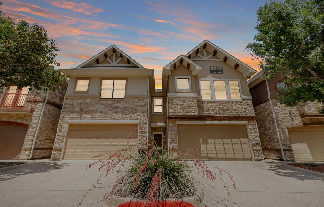 Arioso Apartments & Townhomes 9 of 12