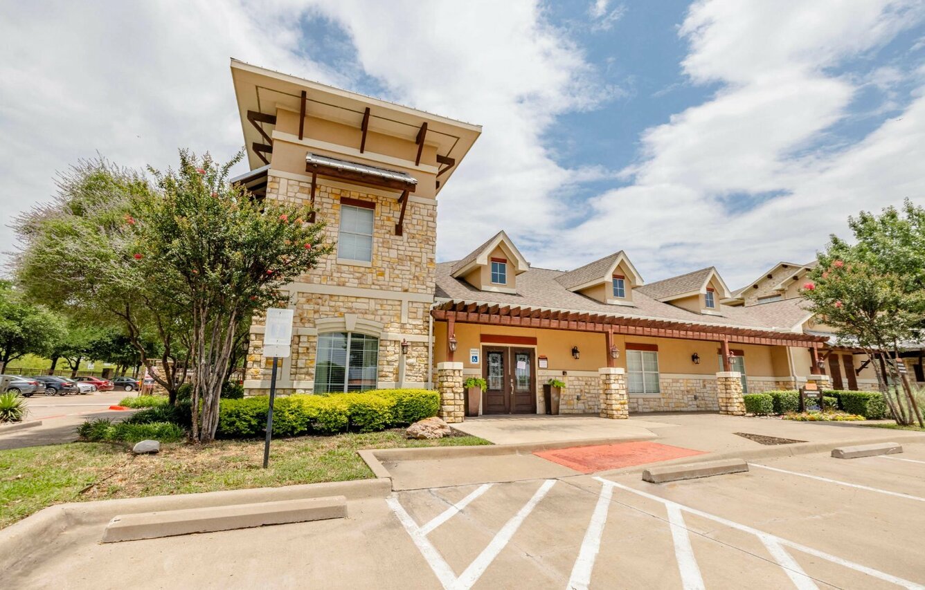 Arioso Apartments & Townhomes 2 of 12