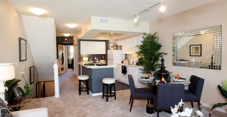 Villas d'Este Apartment Homes 1 of 12
