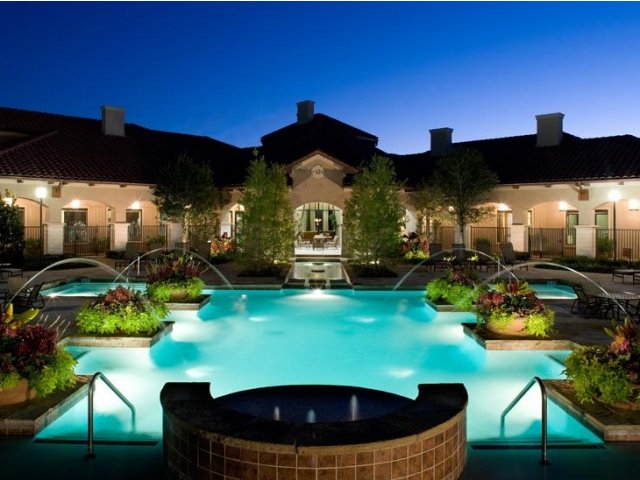 La Villita Lakeside & Landings Apartment Homes 1 of 12