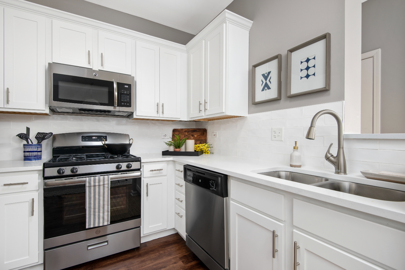 Thornberry Woods Apartment Homes 1 of 12
